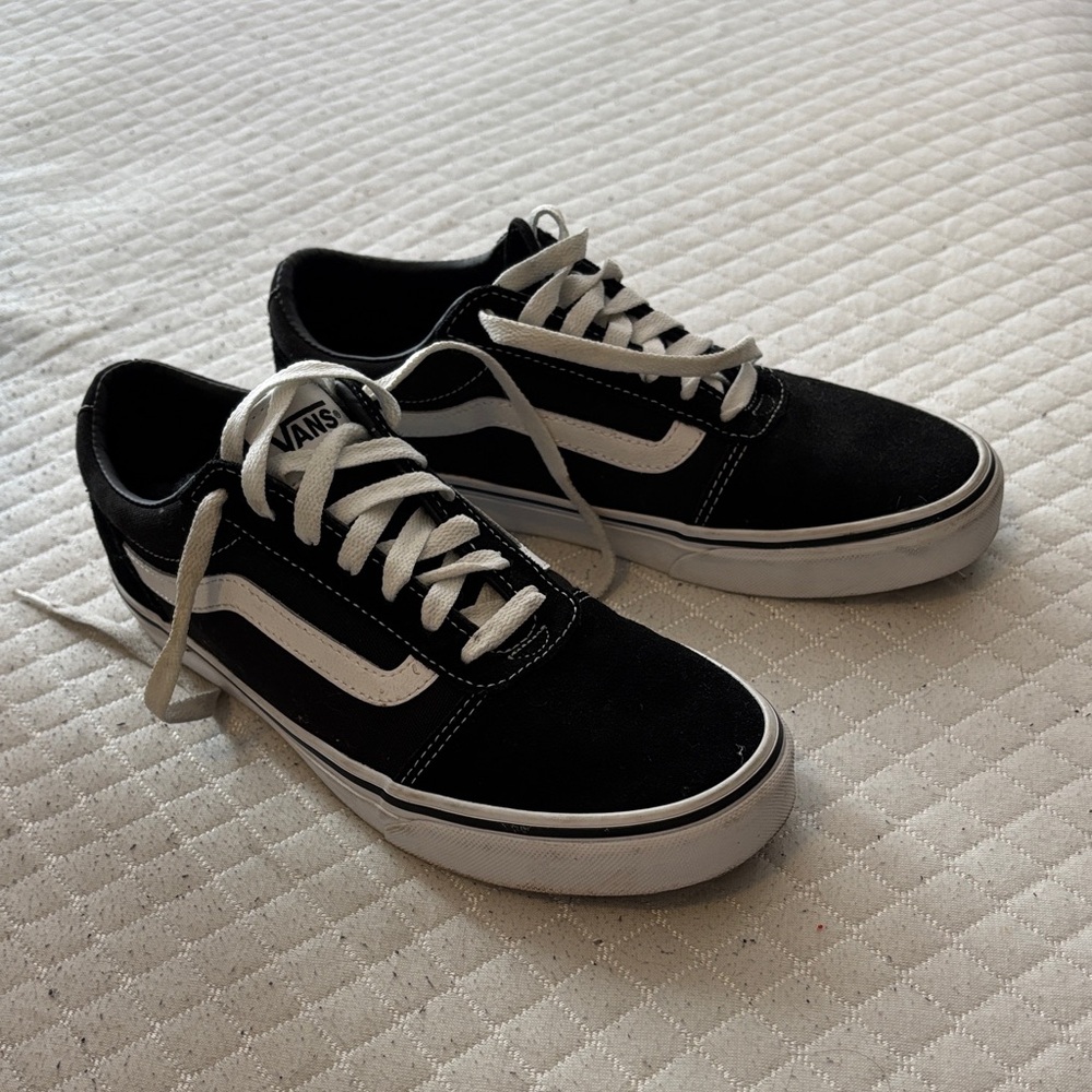 Vans Men's Classic Black and White Sneakers